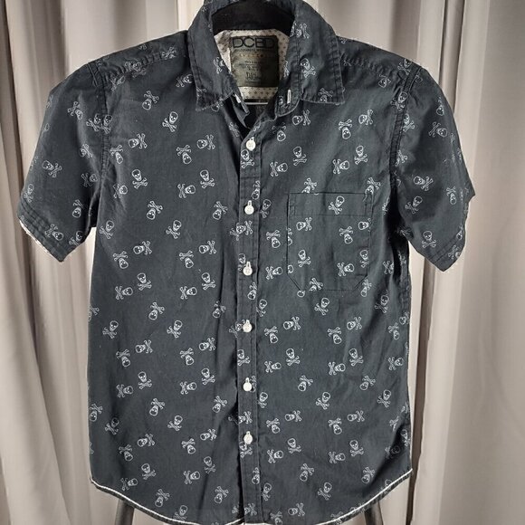 DCBD Boys 100% Cotton Black, White, Skull And Crossbones Dress Shirt Size M - Picture 2 of 10